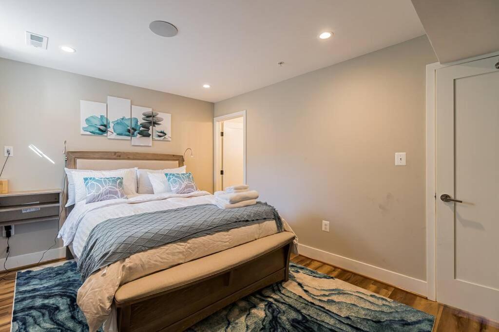 Bougainvillea Dc 2 Bedrooms 2 Bathrooms Plus Den With Twin Sofa Bed And Queen Sofa Bed In Living Room Washington Kültér fotó